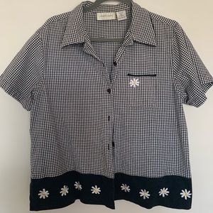 Vintage inspired embroidered daisy shirt